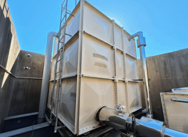 画像:千葉県 高架水槽交換工事